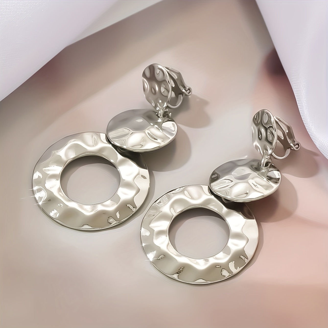 Western Hollow Circle Texture No Pierced Ear Clips Women's Easy Exaggerated Geometric Pendant Earrings