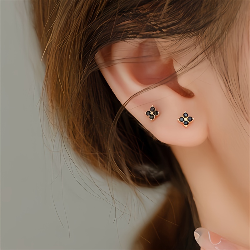 

Elegant Vintage-inspired Black Clover Flower Stud Earrings With Cubic Zirconia - Nickel-free Copper, Everyday & Party Wear