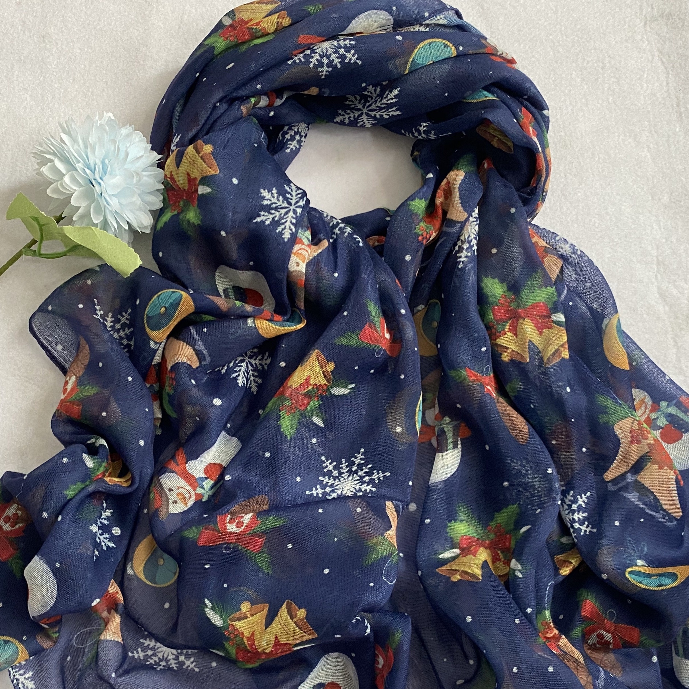 

Élégant foulard en polyester pour femme avec imprimé de de Noël - Style , lavable en machine, respirant et chaud, accessoire décoratif