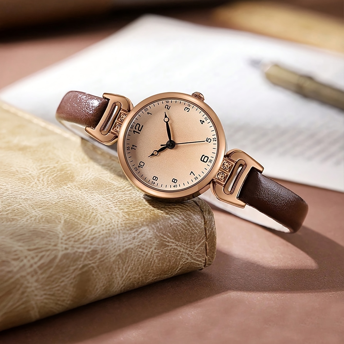 1pc Women's Faux Leather Band Round Dial Small Face Retro British Style Niche Luxury Quartz Watch, Suitable for Daily Wear