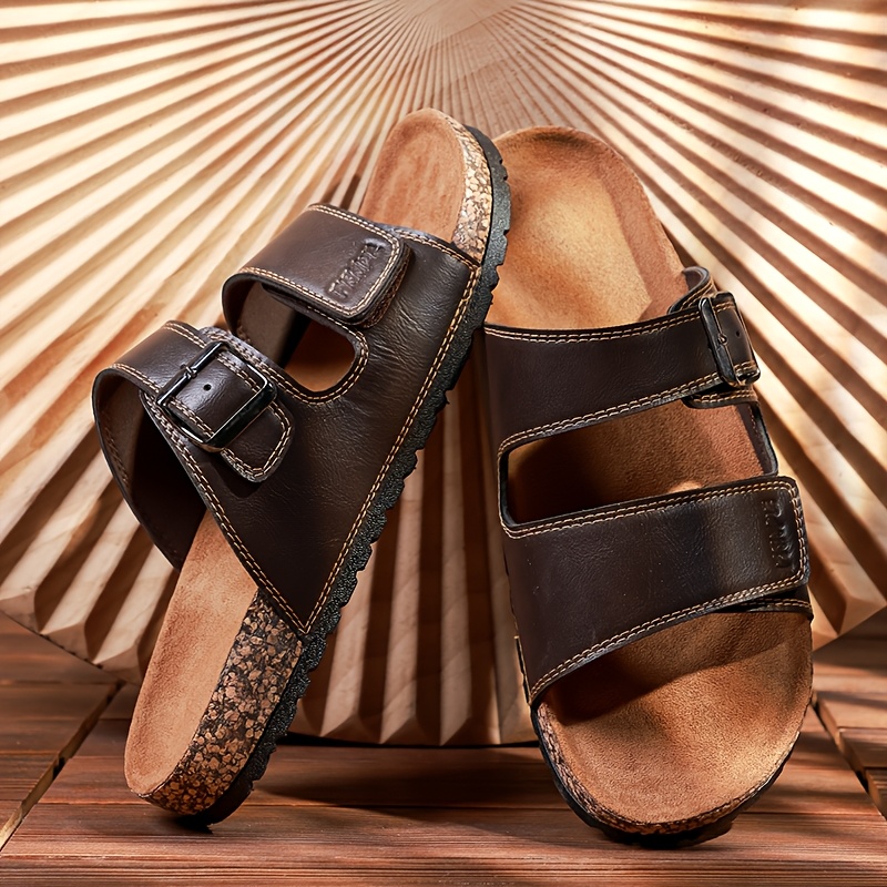 E-shop Dieser stylische Herren-Slipper ist nicht nur und vielseitig in der Optik, sondern auch sehr bequem zu tragen. Er verfügt über eine verstellbare