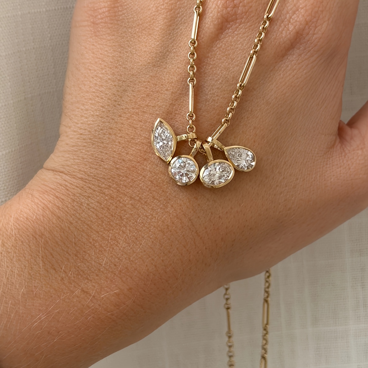Jewelry Multi-Faceted Cutting Sparkly Pendant Necklace
