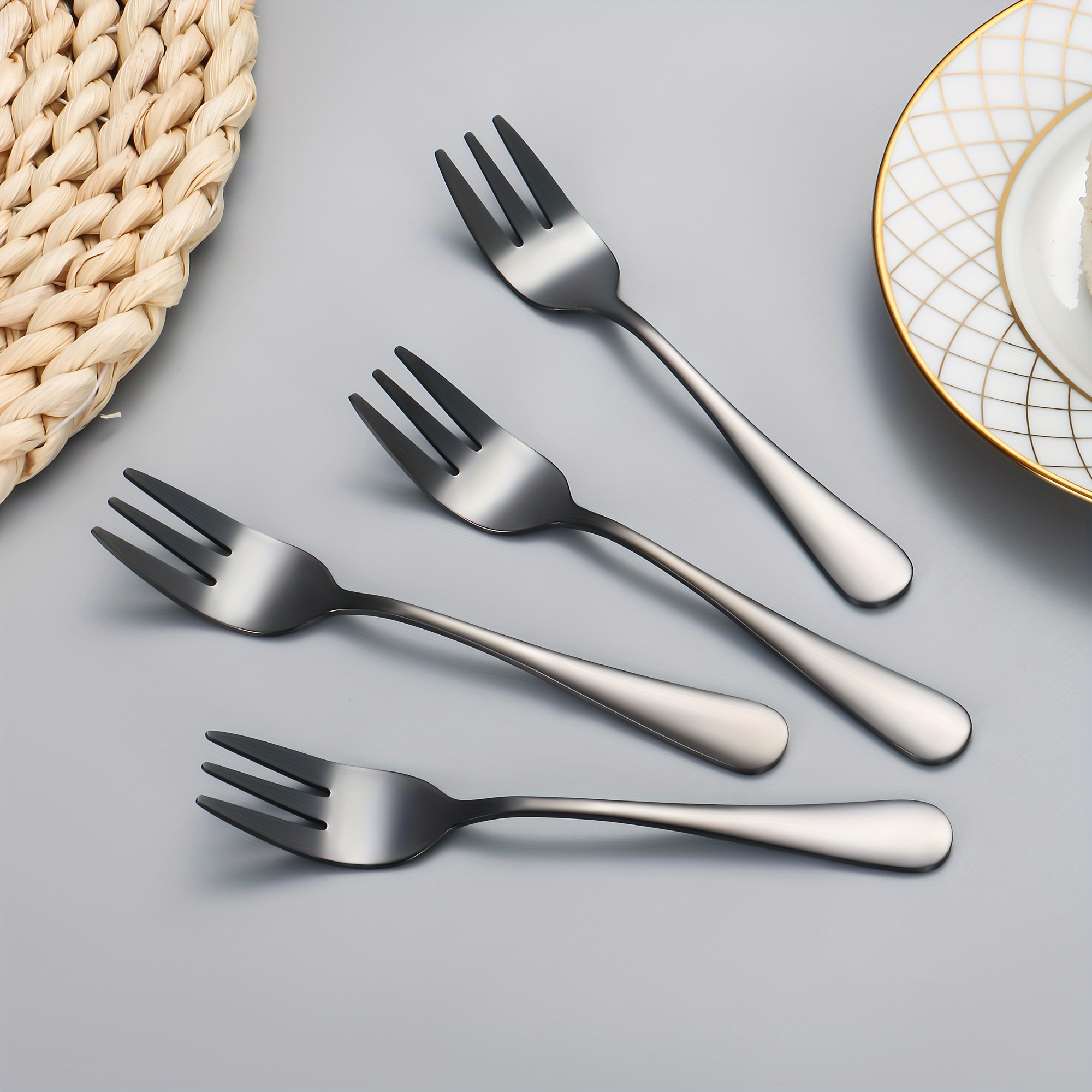 Image of 4pcs Stainless Steel Dessert Forks - Household Kitchen Fruit Forks, Mooncake Forks, Cake Forks, Snack Forks, Tea Forks, Fruit Salad Forks, Three-prong Forks For Restaurants, Parties, And Weddings