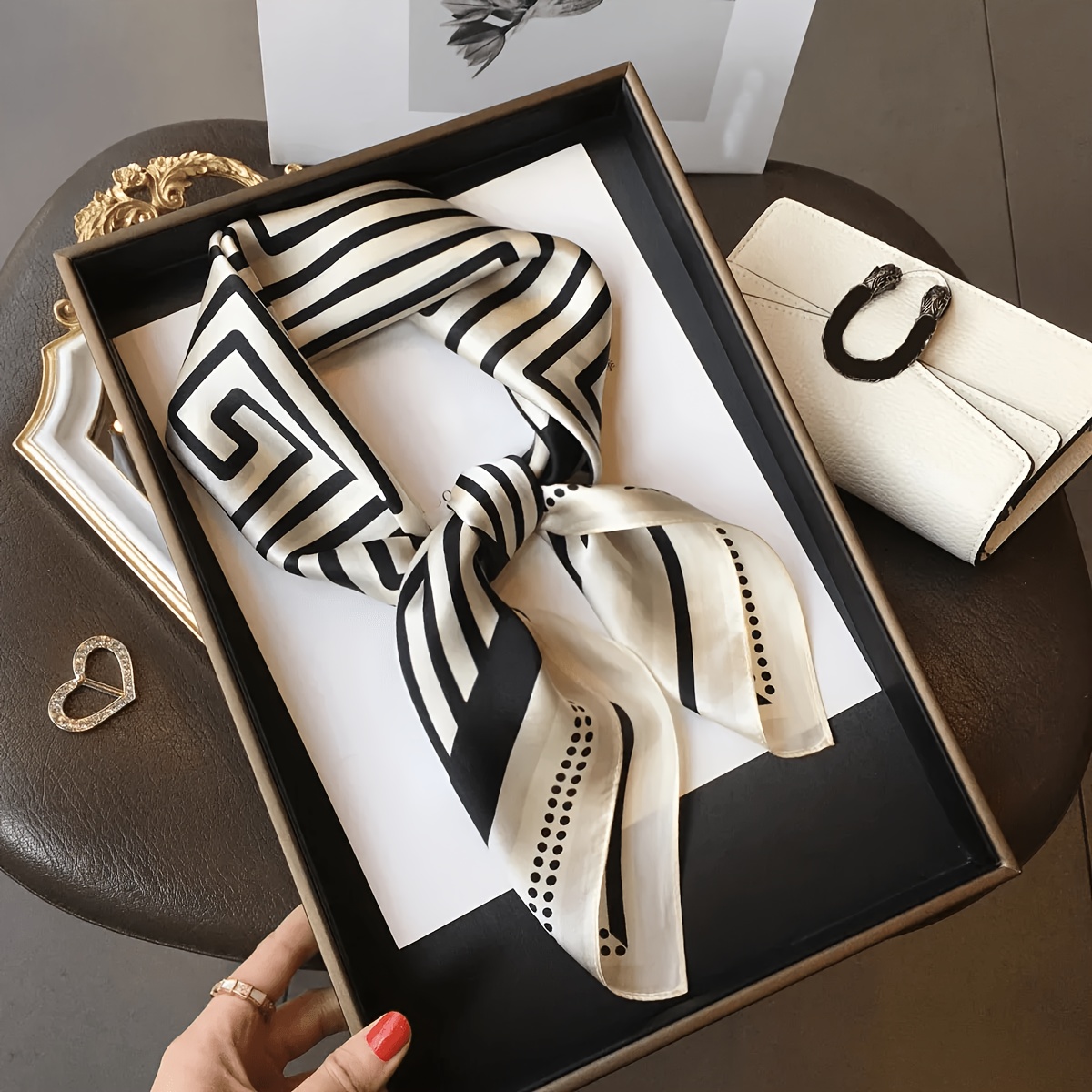 TEMU Foulard Carré Élégant et à Rayures et à pour Femme - Lisse et Respirant, Adapté à Toutes , Foulard Multifonctionnel, Châle, Écharpe, Foulards et