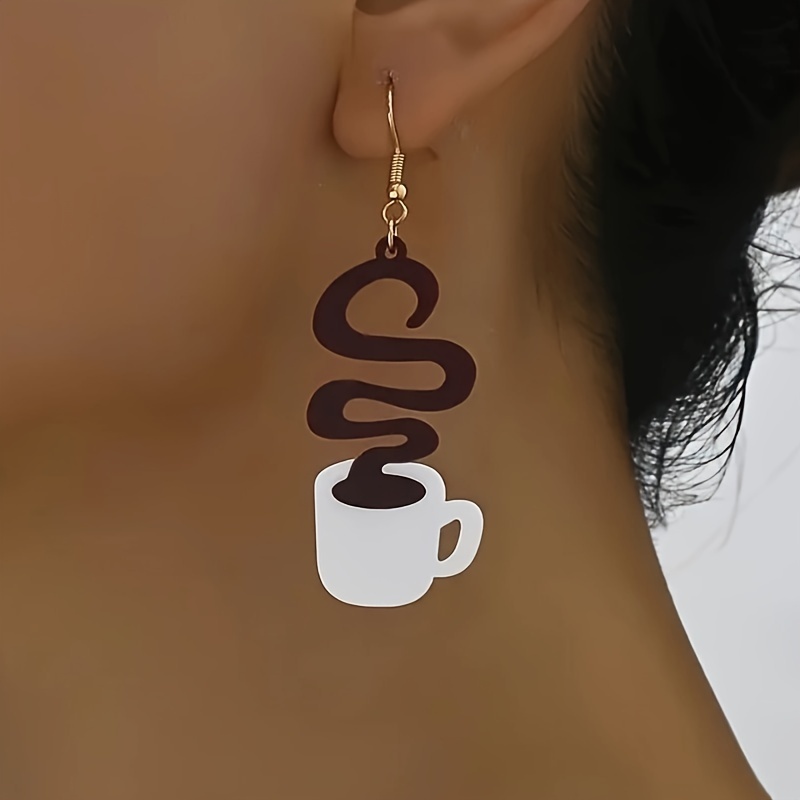 

Boucles d'oreilles pendantes en de tasse à café - Bijoux en acrylique inspirés des tasses et des bouteilles à café - Légères et élégantes - Parfaites pour un