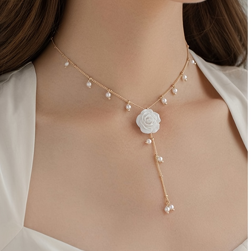 E-shop 1 Stück Künstliche Elegante Rosenquaste Halskette, Luxuriöser Nischenstil, Anhänger, Ideal für Frauen zum Valentinstag