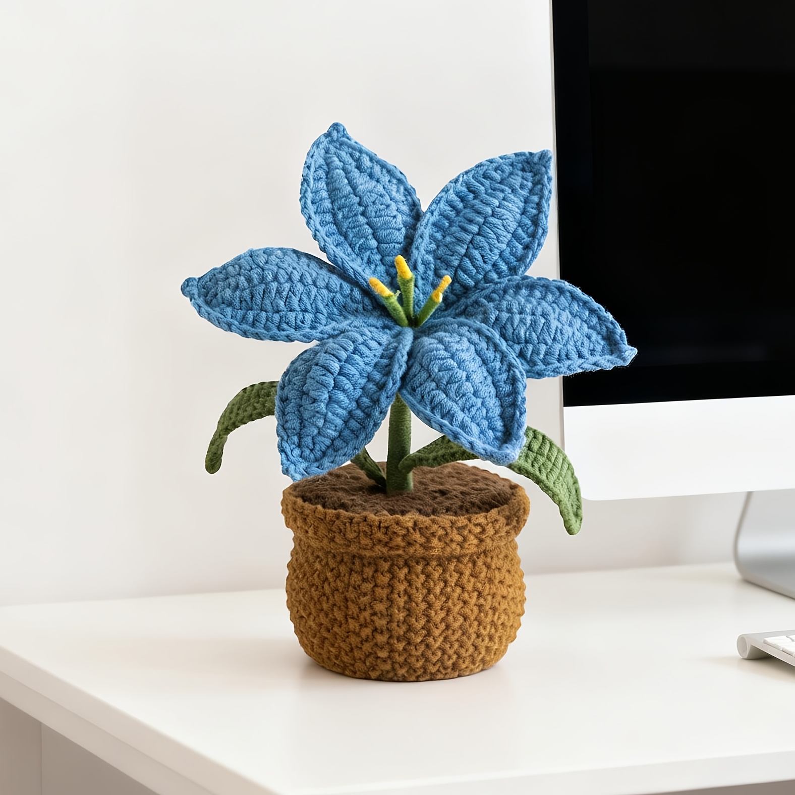 Plante lys crochetée en pot décoration florale intérieure_voghion.com