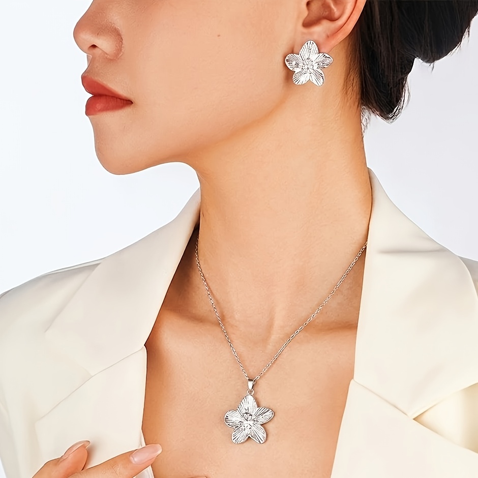3pcs French-Style Elegant Floral Texture Necklace & Stud Earrings Set