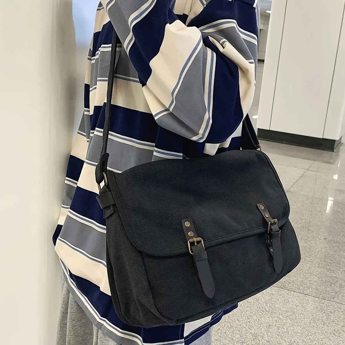 varebillede vintage   taske, stor kapacitet, casual og alsidig,   til studerende og pendlere, crossbody stil, moderne og praktisk, crossbody skuldertaske