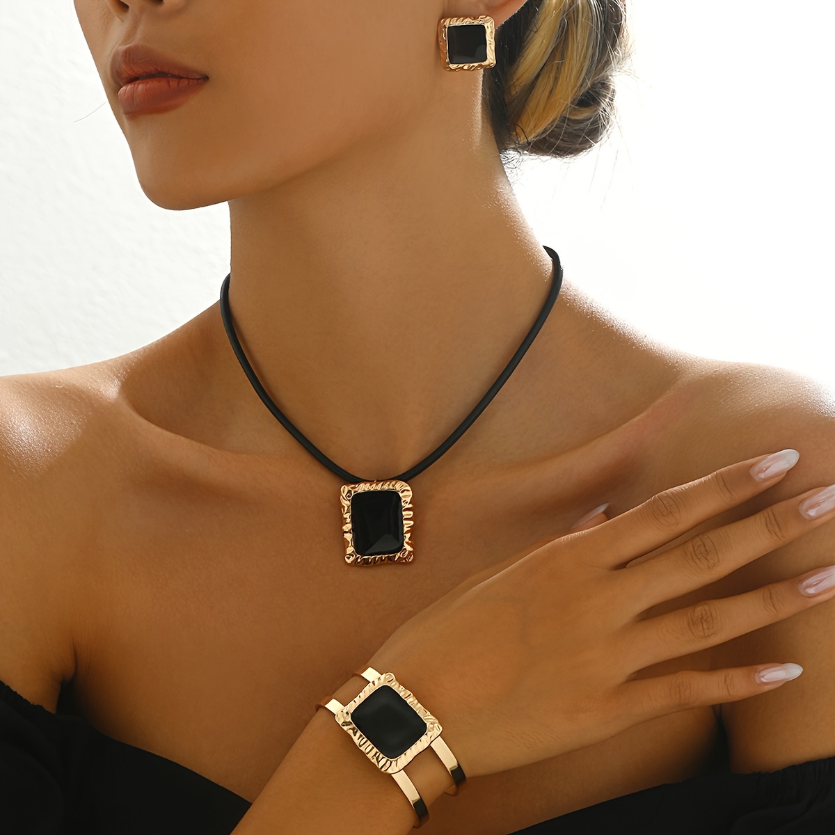 Image of 4pcs Luxury Multi-piece Set, Fashionable Vintage High-end Drip Stud Earrings, Necklace, And Bracelet Elegant Set, Gift For Parties And Jewelry Accessories
