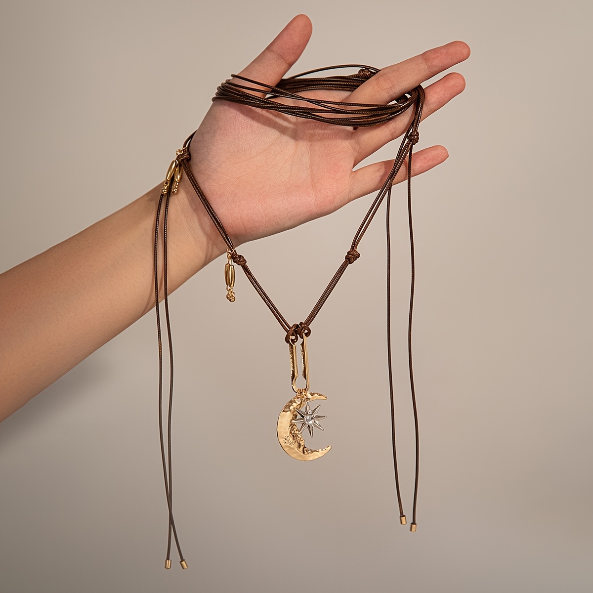 TEMU Collar para mujer de 1 pieza, estilo bohemio, con colgante de aleación de luna y estrella de puntas, en cordón de cera multicapa, versátil para