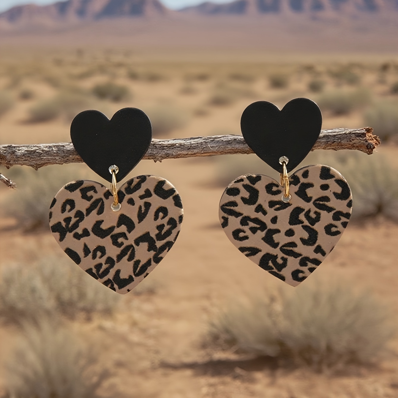 Image of A Pair Of Heart-shaped Leopard Print Earrings For Autumn And Winter, Featuring A Retro Color Scheme Trendy And Versatile, Perfect For Elegant And Fashionable Looks In Europe And America.