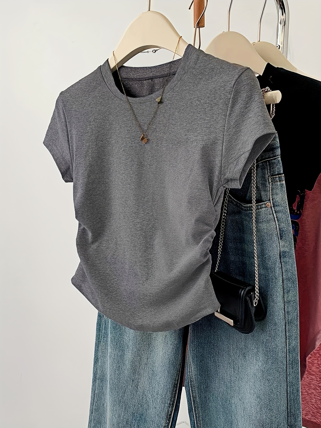 Women's Elegant Ruffled Short Sleeve T-Shirt - Round Neck Casual Top, Solid Color, Machine Washable, All-Season Comfort Fit, Ladies T Shirts, Versatile Clothing, Simple Fashion, Texture