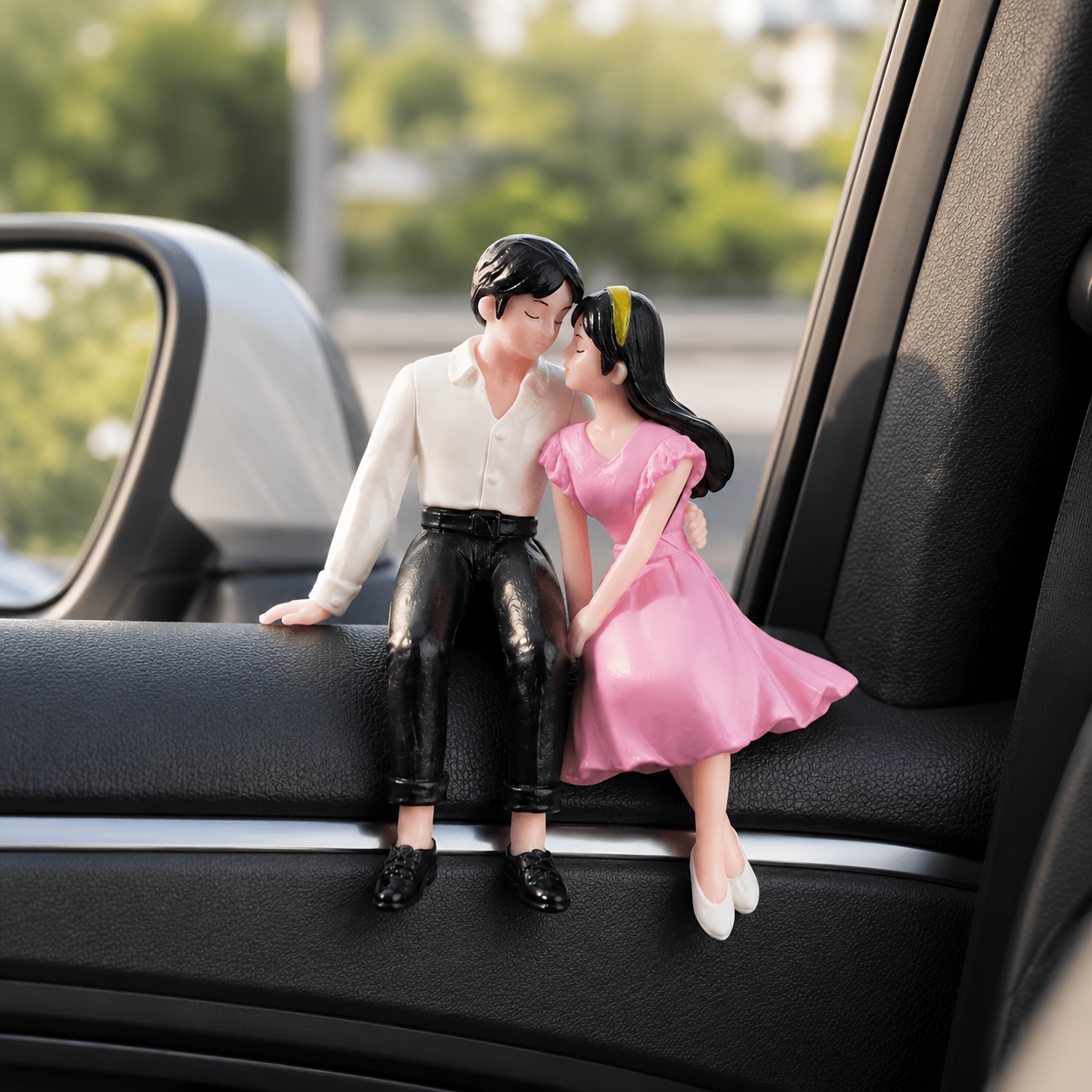 TEMU 2pcs Romantic Sitting Couple Figurines, Mini Pvc Boy And Girl Ornaments, Dashboard Decor, Creative Car Interior Accessories, Suitable For Small