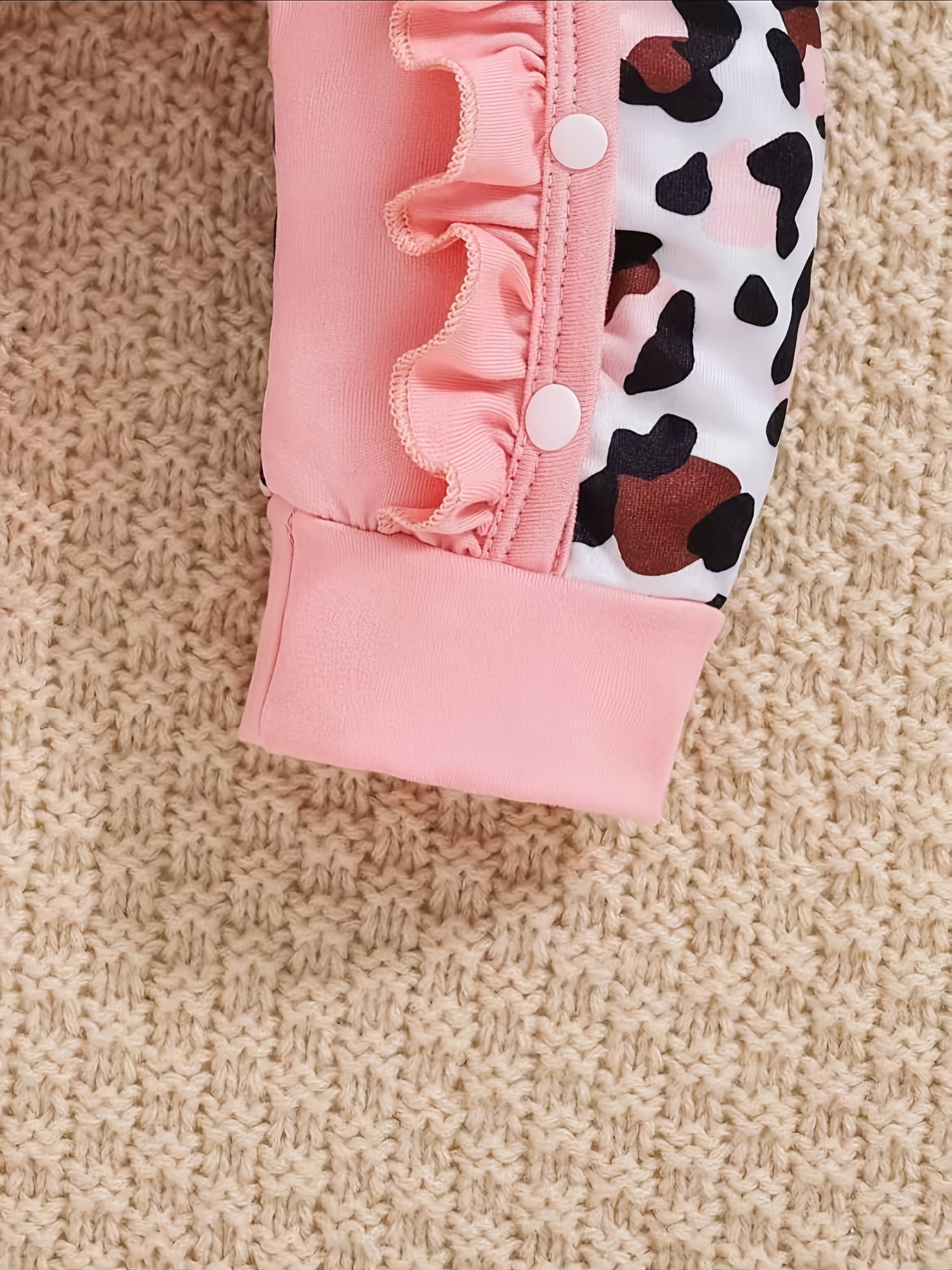 Rompertje met luipaardprint en letterpatroon voor baby meisjes, inclusief mutsje en haarband, geschikt voor herfst/winter Y300024, voor buiten.