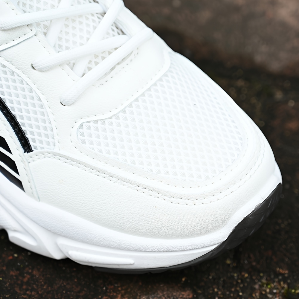 The New Casual Sneakers Are Lightweight And Breathable, Ensuring Comfort Throughout The Day. They Are Suitable for Running And Everyday Outdoor Activities, Featuring a Lace-Up Design And Double-Layer Mesh for a More Comfortable Fit