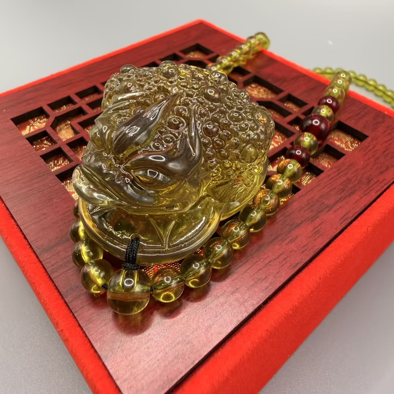 Natural Amber Green Toad Wealth Pendant Unisex Necklace