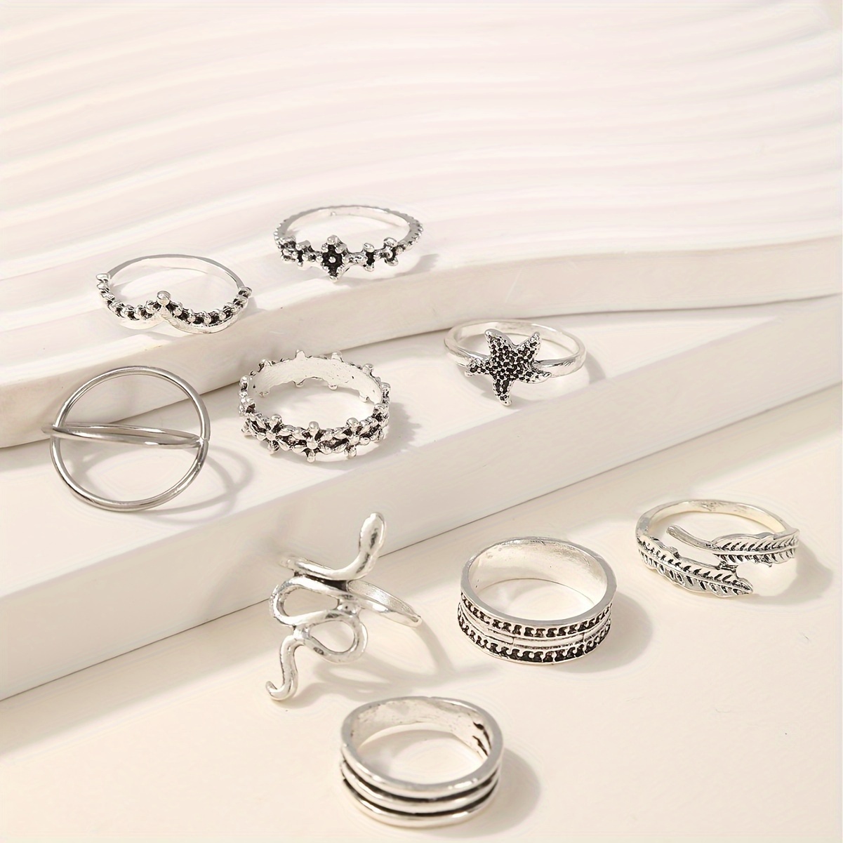 

Fashionable And Personalized Women's Silver Alloy Material Snake Starfish Leaf 9 Piece Ring Set