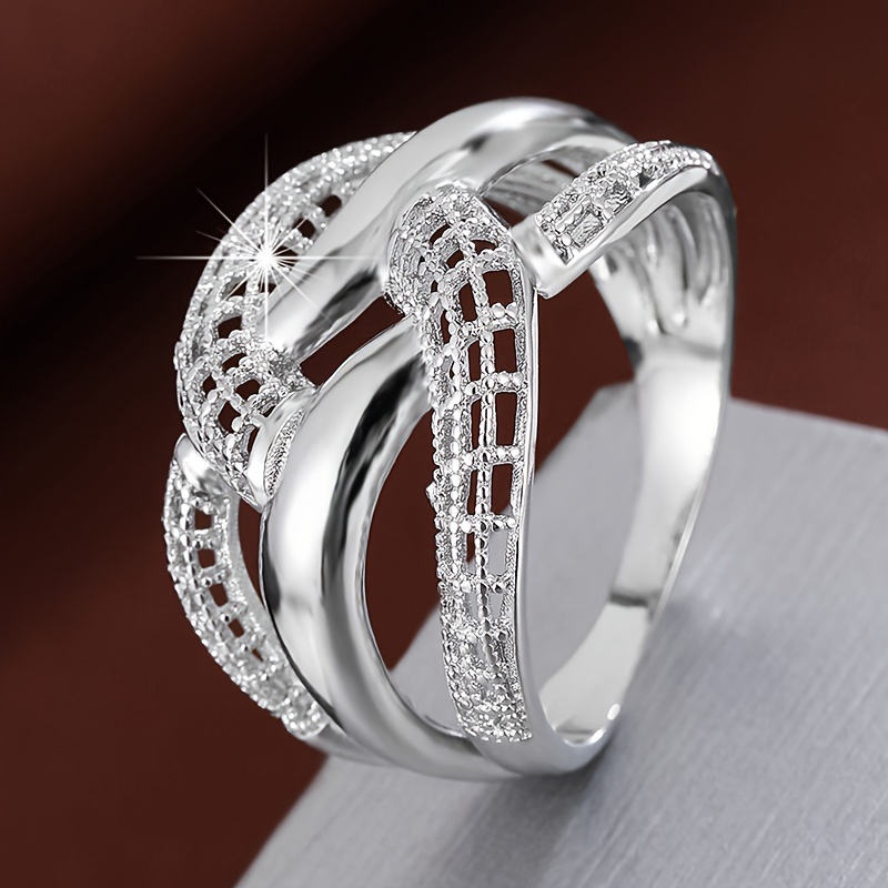 Stylish Women's Thread Entwined Ring with Cut-out Design