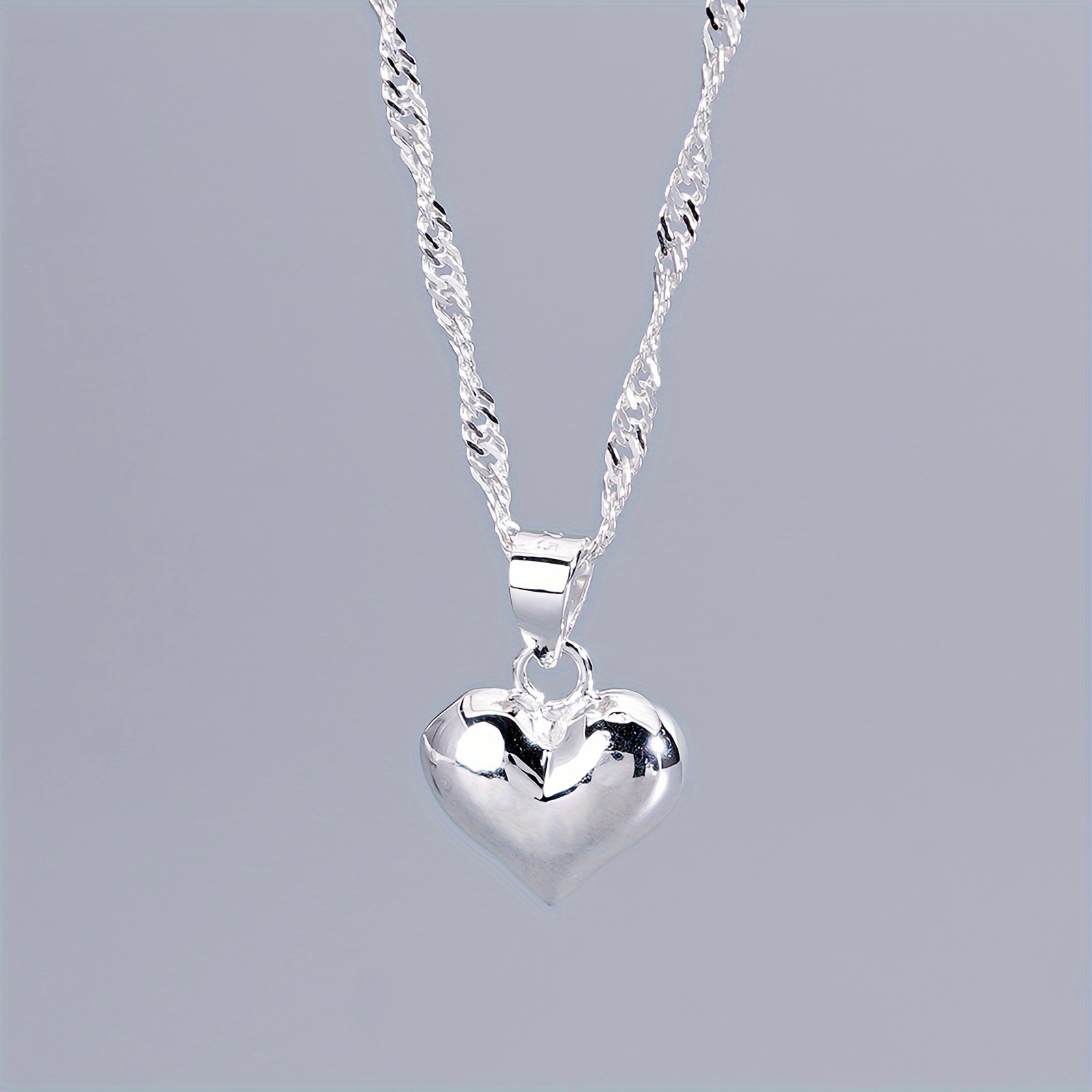 

A Simple And Elegant Heart-shaped Stainless Steel Pendant Necklace, Exquisite Accessory, Suitable For , Dates, Parties, A Ladies' Valentine's Day Jewelry Gift.