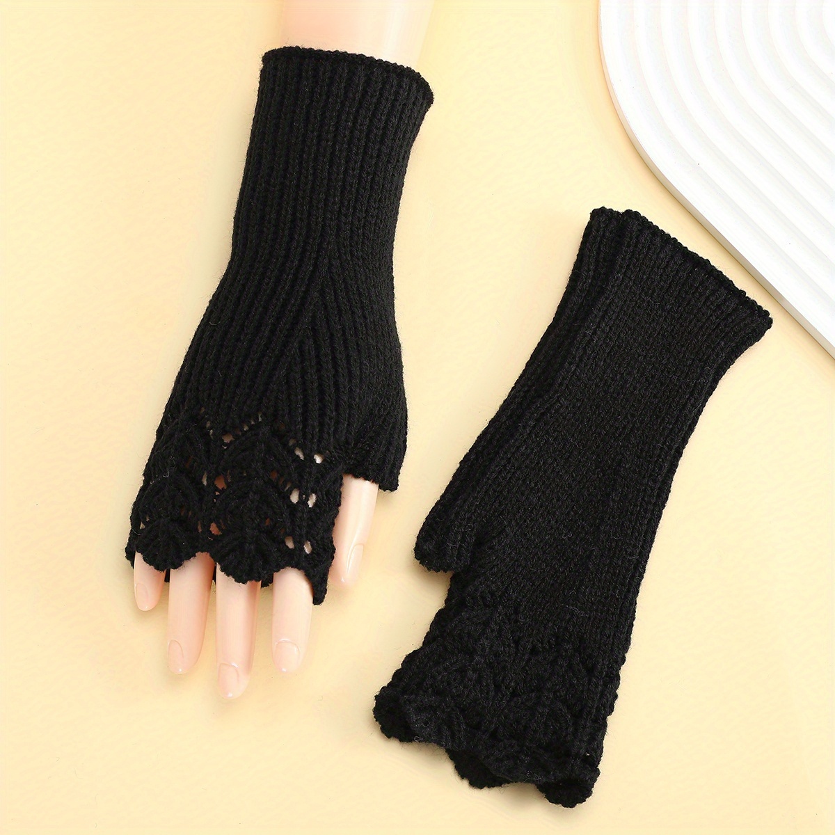 TEMU A Pair Of Women's Autumn/winter Fish Scale Gloves, Outdoor Warm Windproof Arm Sleeves, Fashionable Simple Versatile Casual Decorative Fingerless