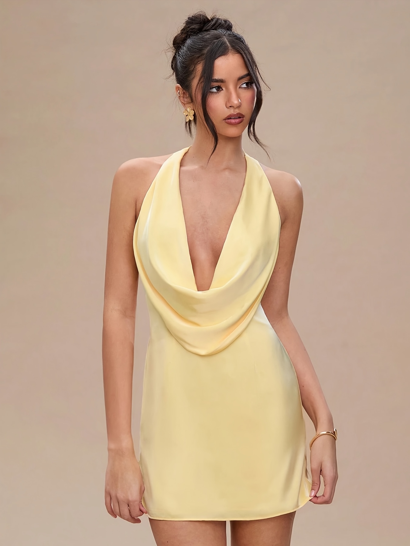 yellow satin mini dress Silvia - US 14 Open back Vestido Mini de Satn Sienna