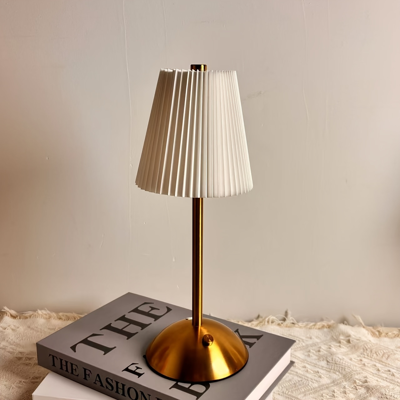 1pc Modern Pleated Led Table Lamp, Touch Control, 3 Color Temperatures Long Adjust Brightness, Usb Powered, Indoor Use, Metal Base, Pleated Fabric Lampshade - Bedside Lamp Night Light