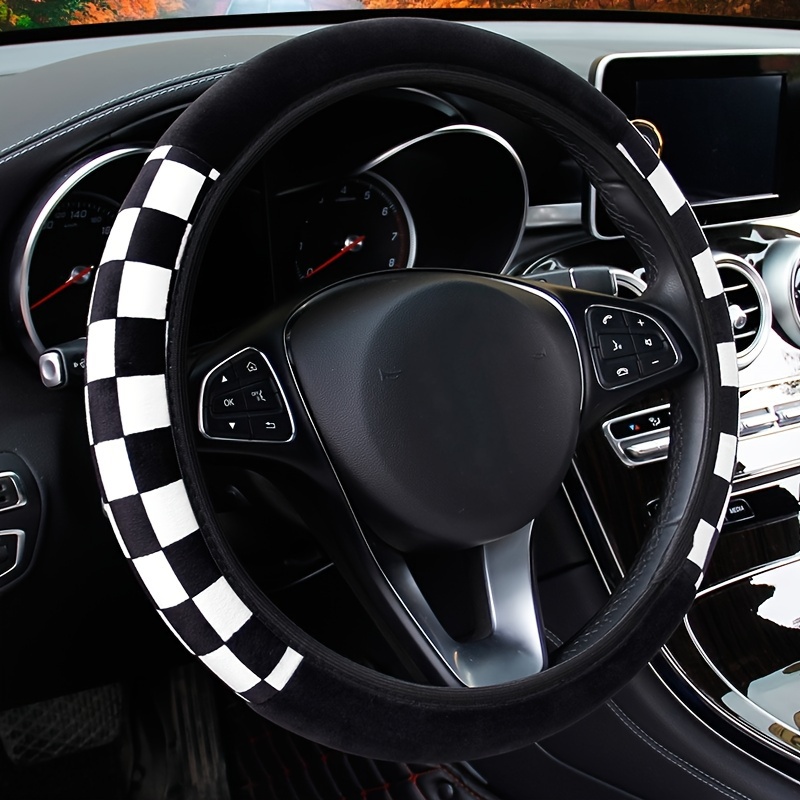 A Steering Wheel Protection Cover With Short Plush And Checkered Patterns. Very Soft And Suitable For 15-inch Steering Wheel Covers.