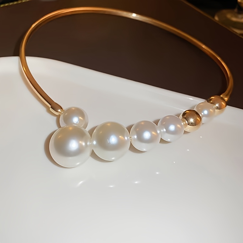 A Stylish Necklace for Women, Featuring a Easy Yet Bold Design with Faux Pearl Beads, Perfect for Everyday Parties