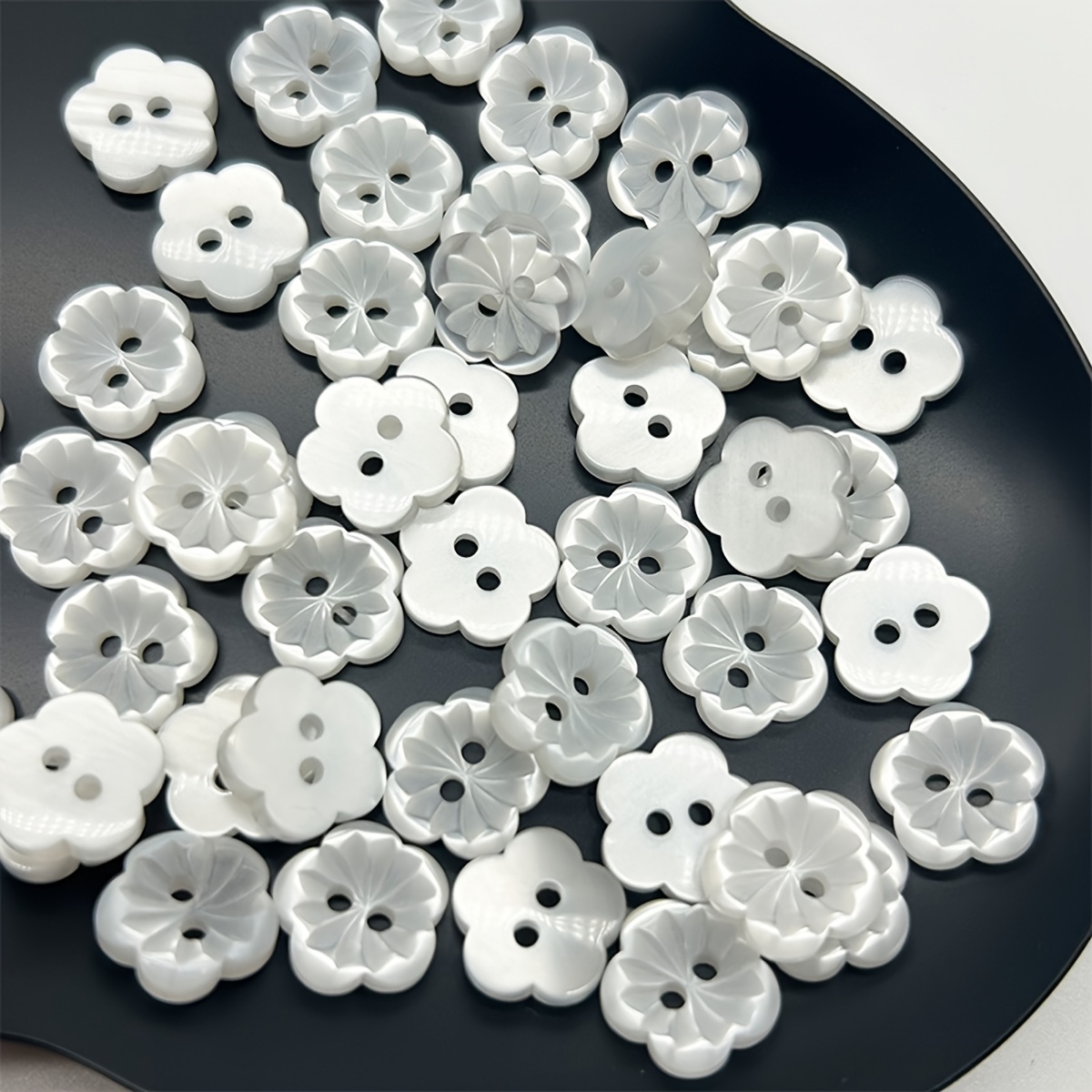20pcs Elegant White Resin Flower Buttons - Double Hole Craft, Scrapbooking, Clothing Repair And Additions, Durable , 2-hole Convenient Installation, Sewing Buttons, Decorative Buttons