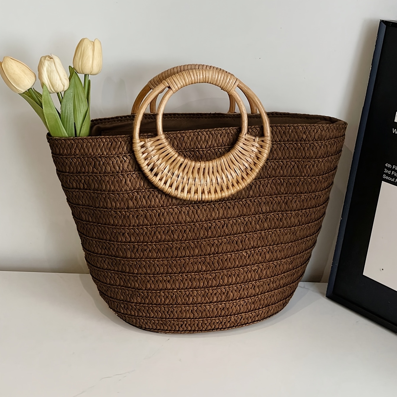 E-shop Stilvolle lässige Strandtragetasche für Damen im Sommerurlaub-Stil, gewebtes Papierprodukt in einfarbig mit großem Fassungsvermögen Holzgriff.