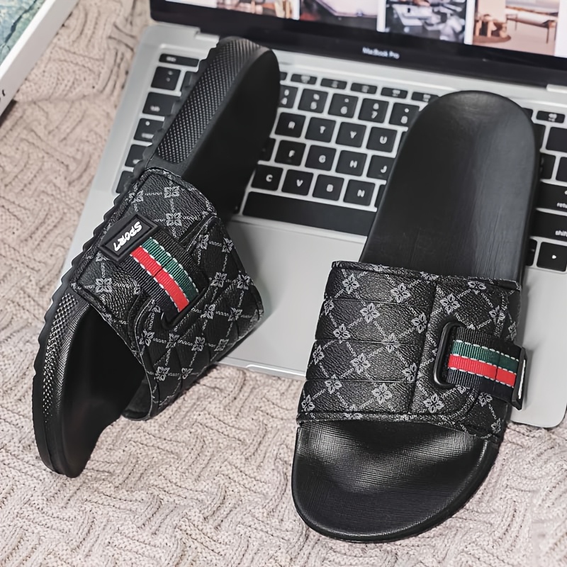 Sandales de Luxe à Enfiler Homme Sandales Unisexes de Luxe à Enfiler - Semelle Épaissie en EVA et Tissu PU Doux à Rayures, Chaussures Universelles Intérieures et Extérieures pour Toutes les Saisons, Chaussures de Fête Décontractées et Confortables (Noir/Blanc) - Style Neutre, Chaussures pour Femmes