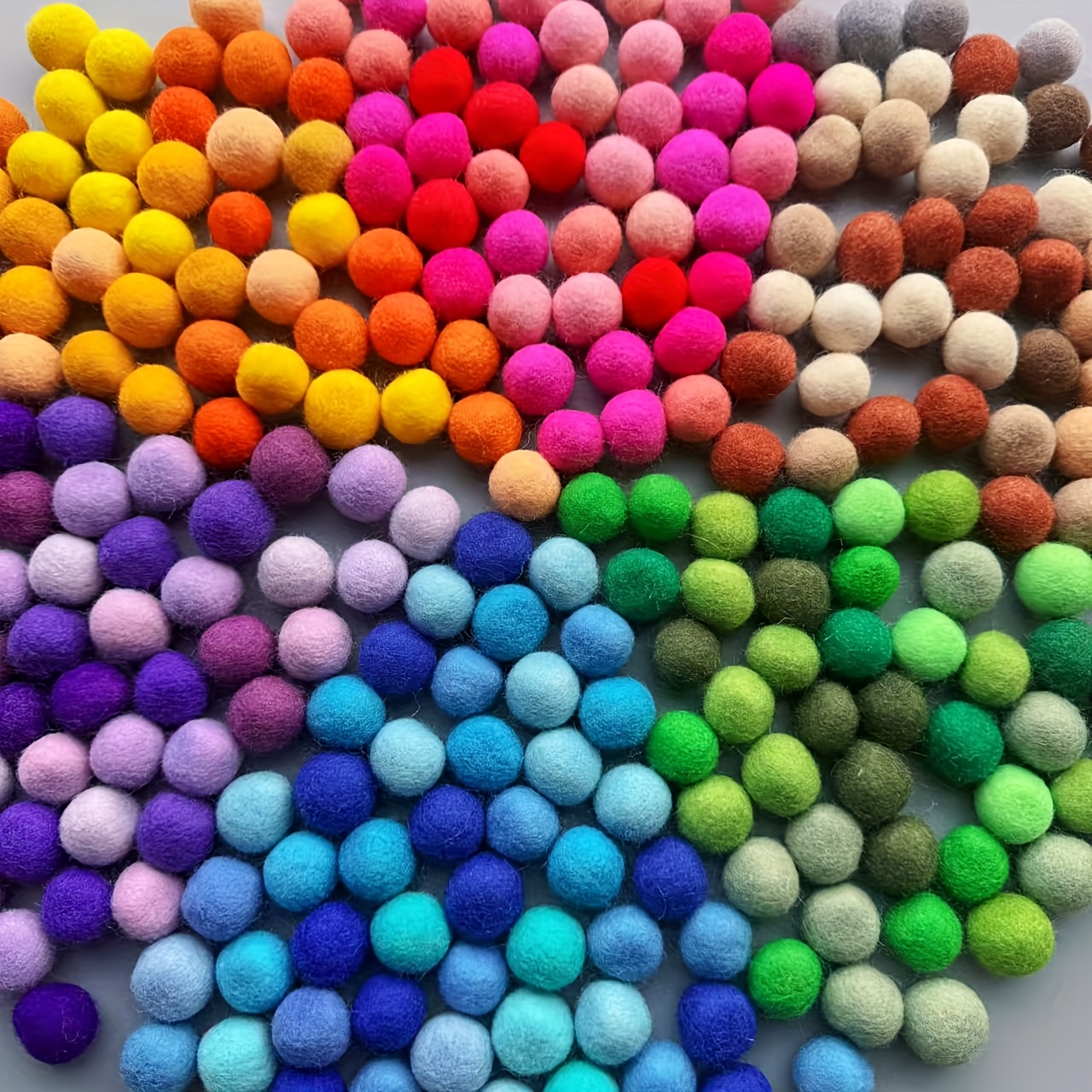 E-shop 98 Stück, 2 cm (0,78 Zoll) 100% Filzkugeln, zufällig gemischte Farben, zum Nadelfilzen, Basteln, für Girlanden, ätherische Öle