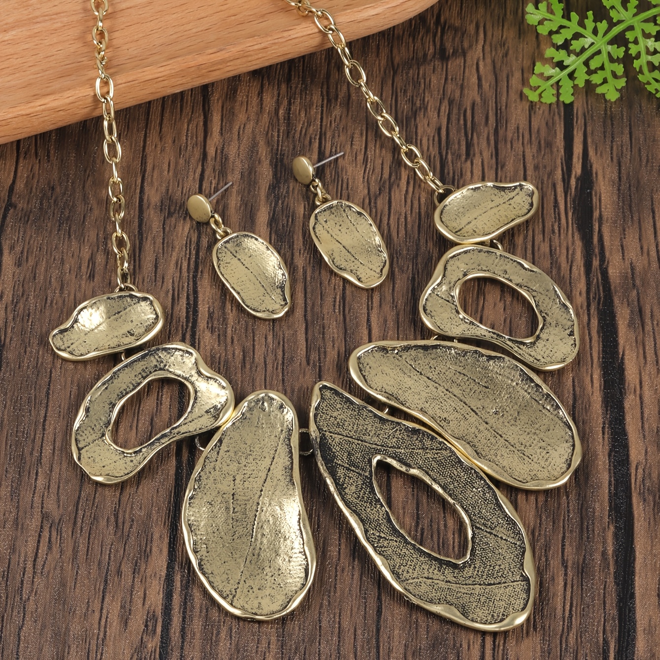 

1 Set Vintage Zinc Alloy Jewelry, Antique Enamel Coated, Large Pendant Necklace And Earrings, Elegant , Ideal For Christmas And Mother's Day Gift, Accessory