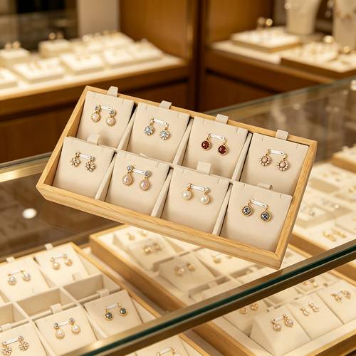 bandeja de exhibición de joyería de madera con terciopelo, organizador de collares y colgantes de 8 compartimentos, bandeja de almacenamiento de compartimentos pequeños para anillos, aretes, pulseras, exhibidor de encimera para tienda o hogar, beige, bandejas de joyería