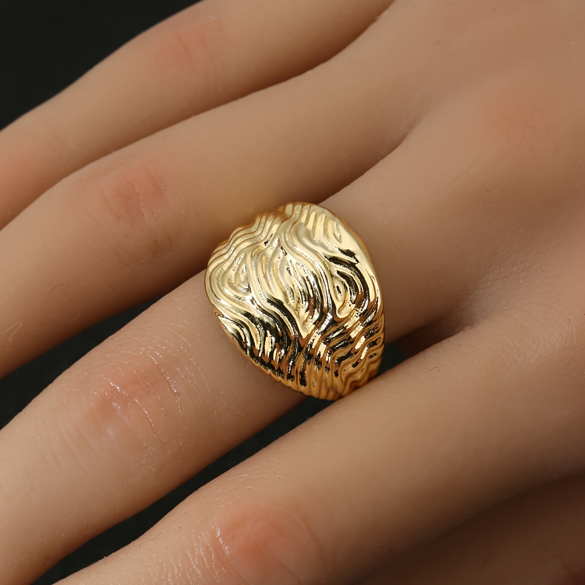 Unisex Adjustable Open Ring with Streamlined Pattern