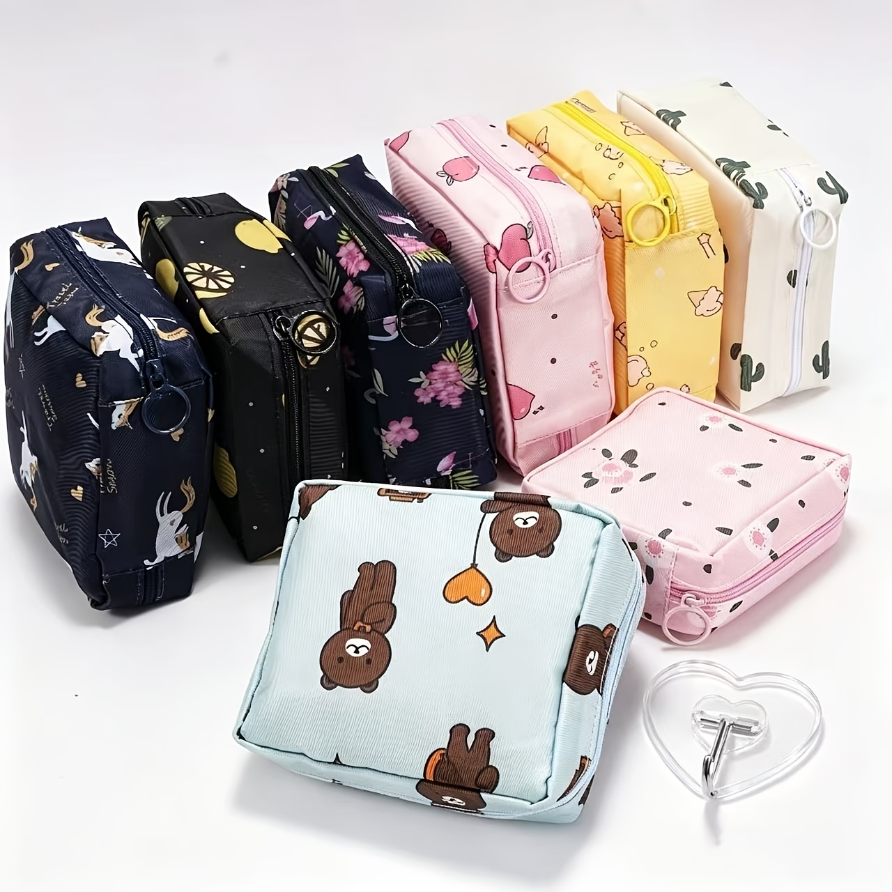 TEMU Set pezzi qualit� migliorato, comprendente una trousse da trucco e un gancio a forma di cuore in plastica. un organizzatore da viaggio, una