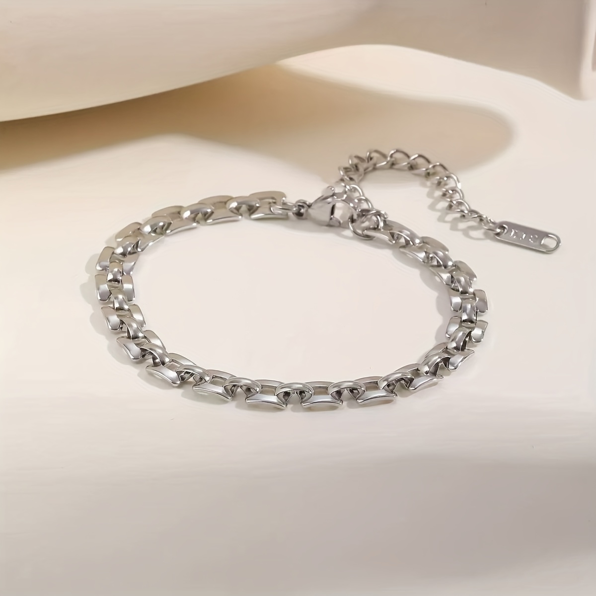 E-shop Elegantes, süßes und liebenswertes Damen-Edelstahl-Freizeit-Urlaubs-Tages-Handschmuck-Armband in rechteckiger Form, handgefertigt, mit Kette
