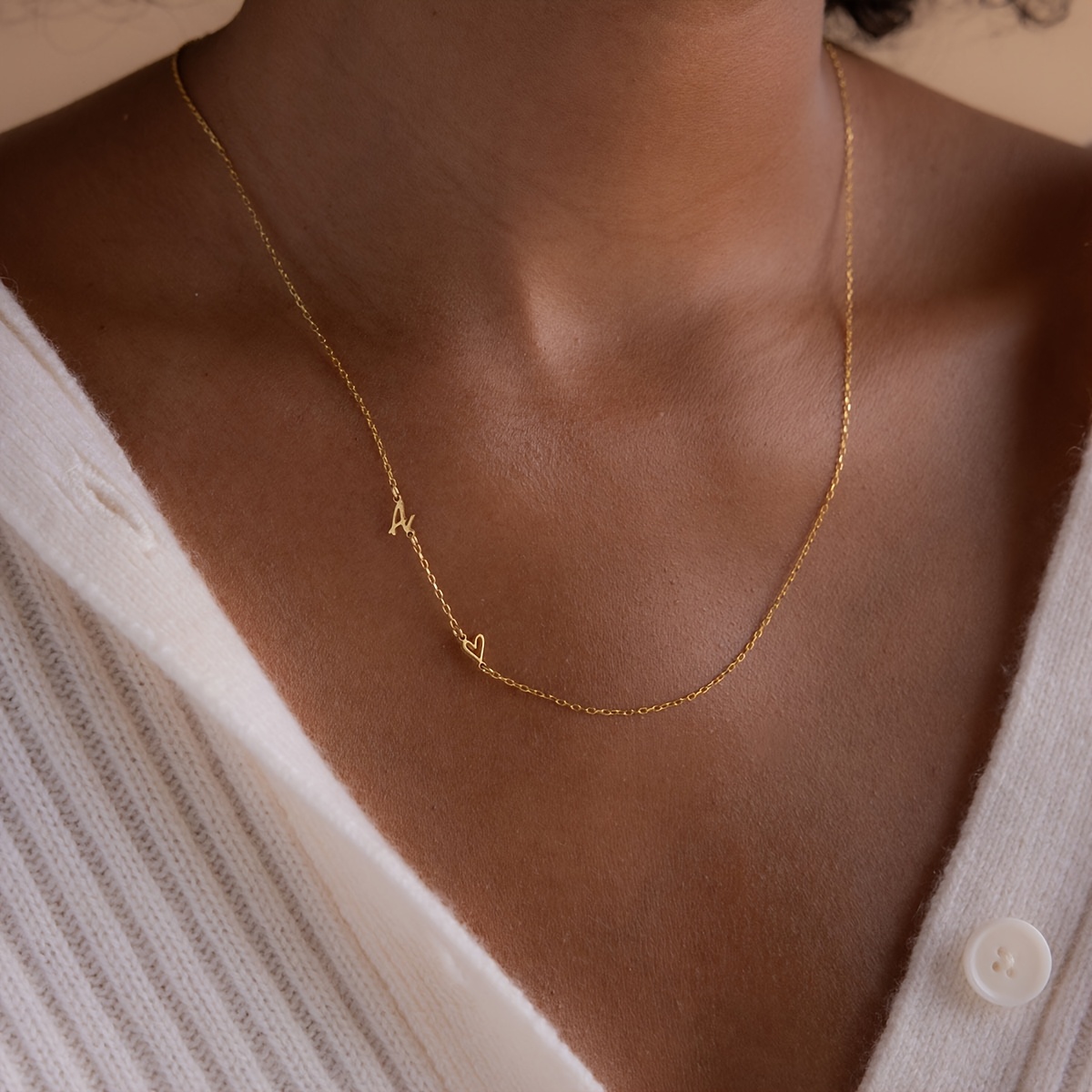E-shop Personalisierte Damen-Mode-Halskette mit hohlem Herz-Anhänger, 18K vergoldeter Edelstahl, anpassbarer englischer Anfangsbuchstabe, perfektes