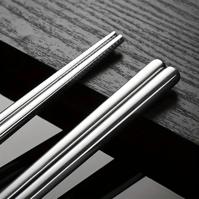 personalized customization 2 3 4pcs set of portable tableware with spoons chopsticks and stainless steel boxes suitable for outdoor picnics home kitchens and durable tableware Product details 6