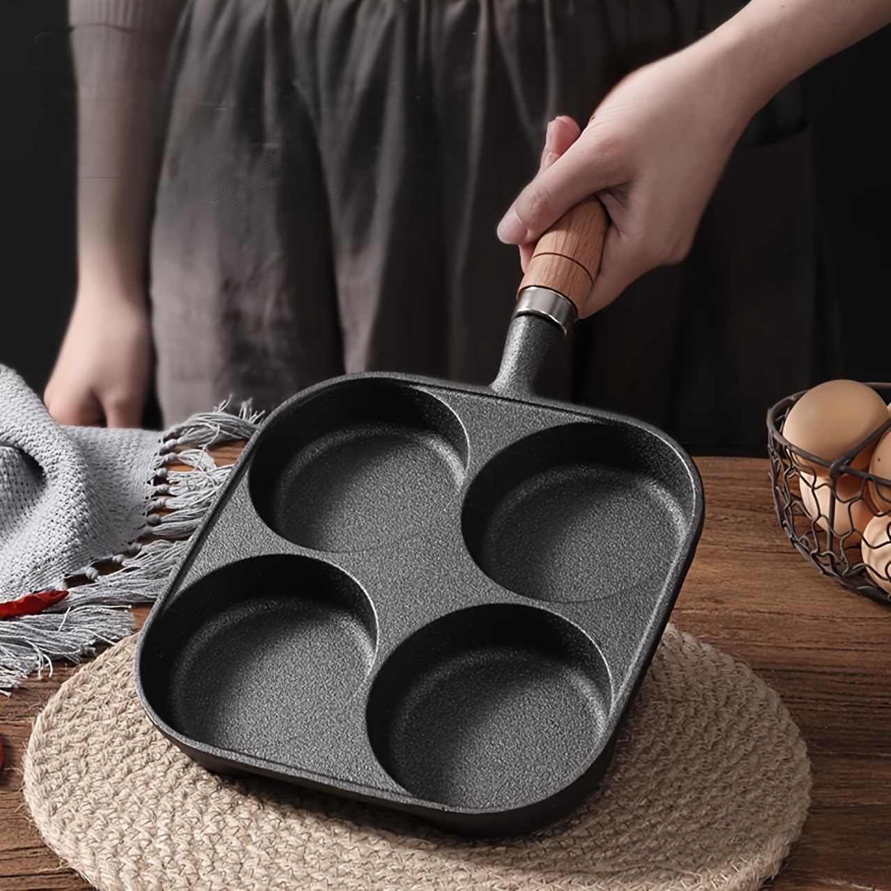 

1pc Cast Iron With Wooden Handle - 4 Cups, Eggs, Steak & Burgers - Black, , Detachable Baking Pan