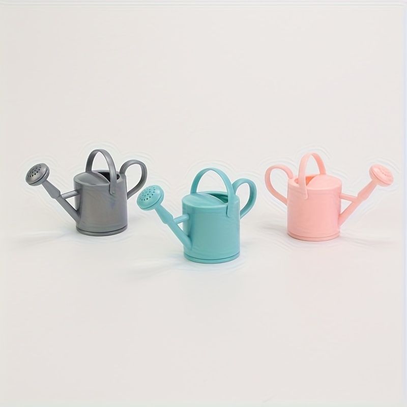 . niedlicher charm mini-gießkanne - rosa kunststoff-gartensprüher mit abnehmbarem auslauf, langlebiges design für draußen-spielen & gartenarbeit, zufällige farbe, spielhaftes design, leicht zu reinigen 0