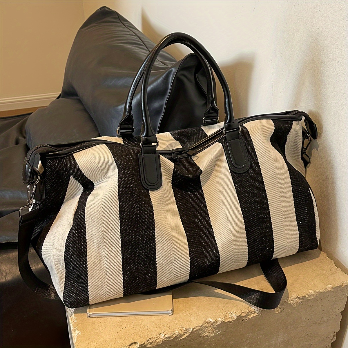 Image of Travel Fashion Vertical Stripes Travel Bag, Large-capacity Retro Portable Messenger Bag, Convenient And Practical Travel And Fitness Shoulder Bag