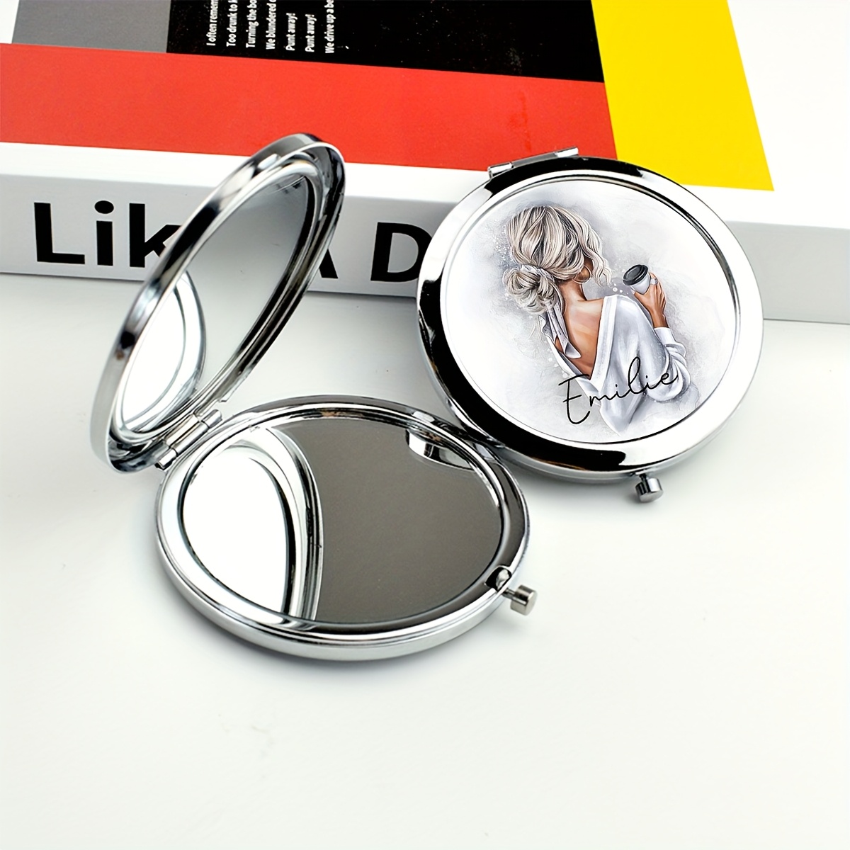 TEMU 1 espejo de maquillaje personalizado con diseño de chica de moda y , con de regalo , espejo plegable portátil de viaje para mujer, metal de