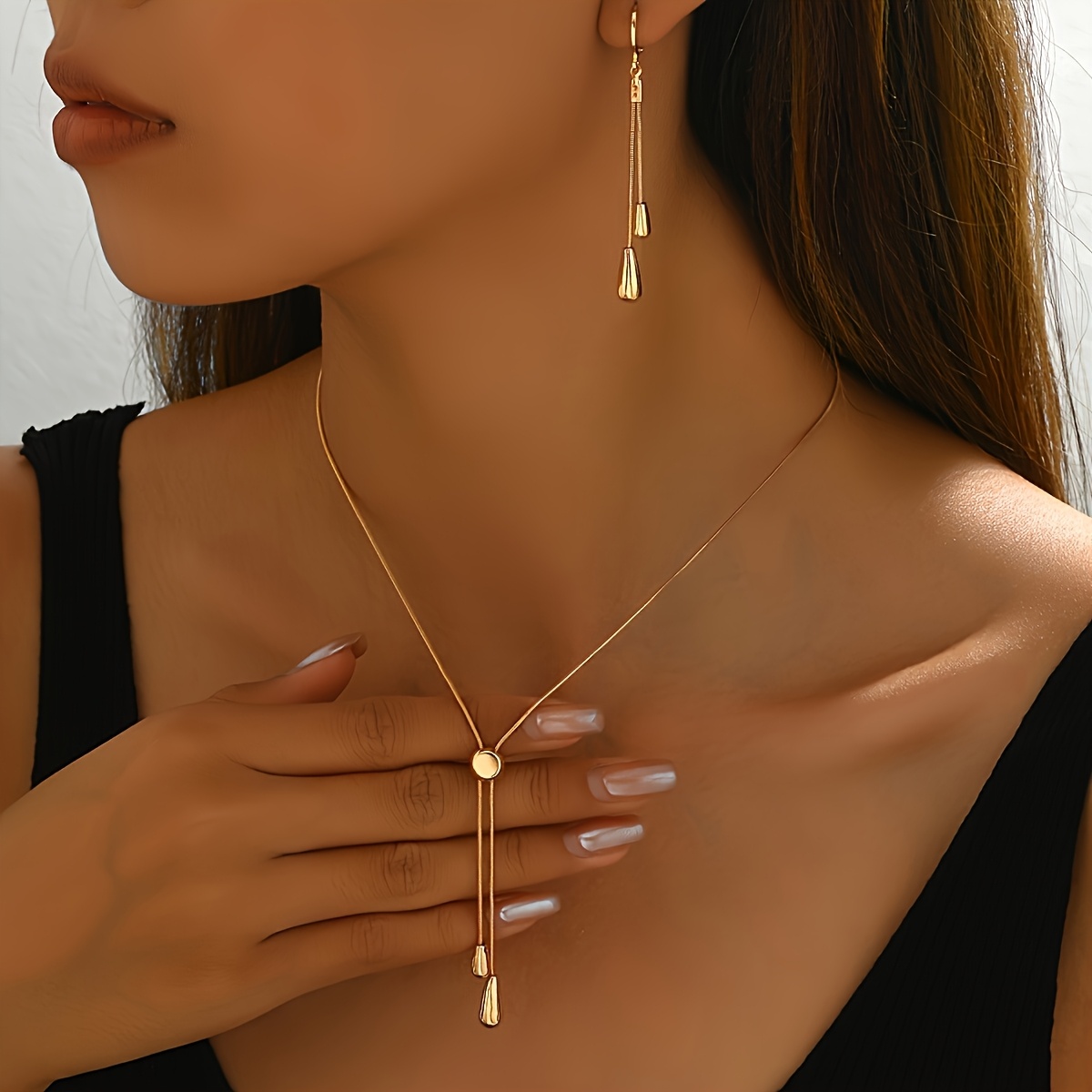 

Ensemble de bijoux élégant 3 pièces, collier simple à chaîne en fer avec pendentif géométrique en de et boucles d'oreilles à pampilles, polyvalent pour les quotidiennes et .