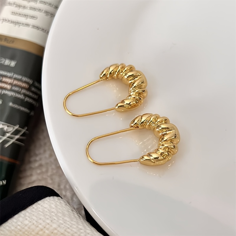TEMU Une paire de boucles d'oreilles haut de gamme en métal de cor avec un style européen et américain, présentant un design minimaliste tendance et