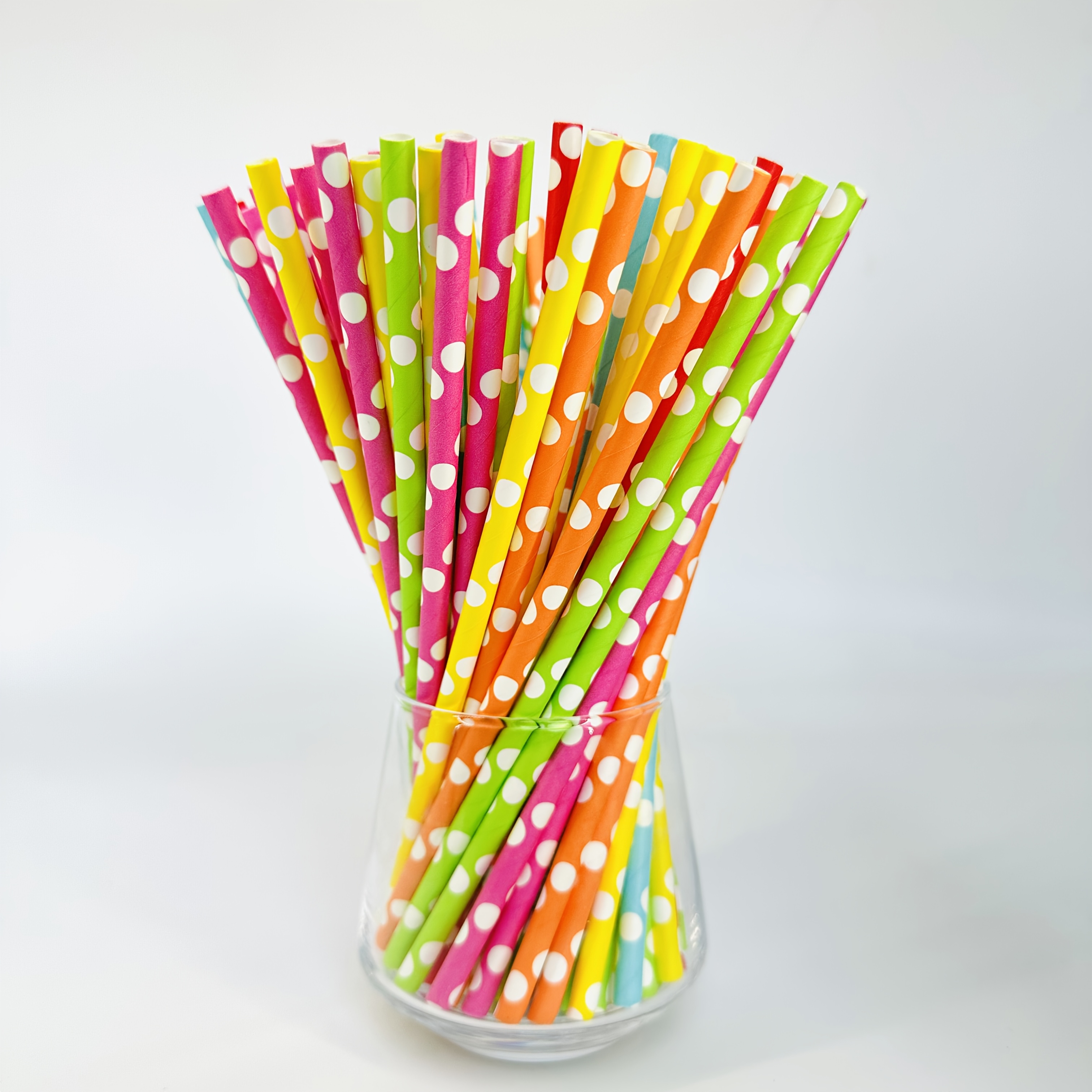 

A Pack Of Polka Dot Paper Straws In Random Colors, Christmas, New Year, Bar Parties, Birthday Celebrations, Bbqs, Cake Decorations, Handmade , And Dessert Embellishments.