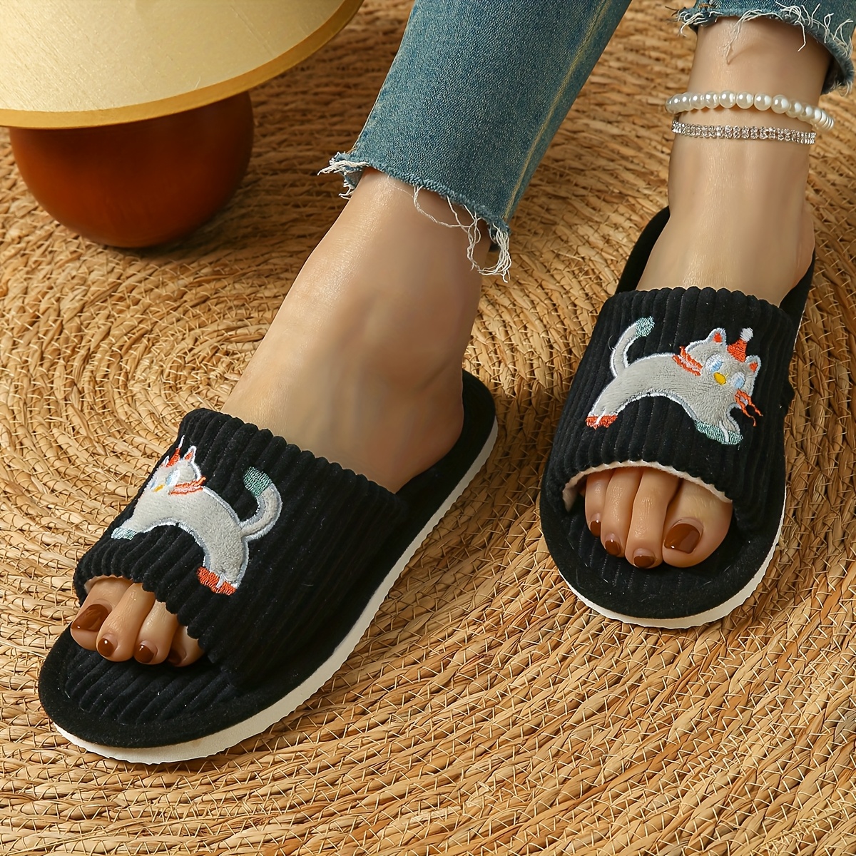 Women's Simple and Cute Lively Striped Home Slip-On Slippers with Cat Design, Comfortable for Both Men and Women