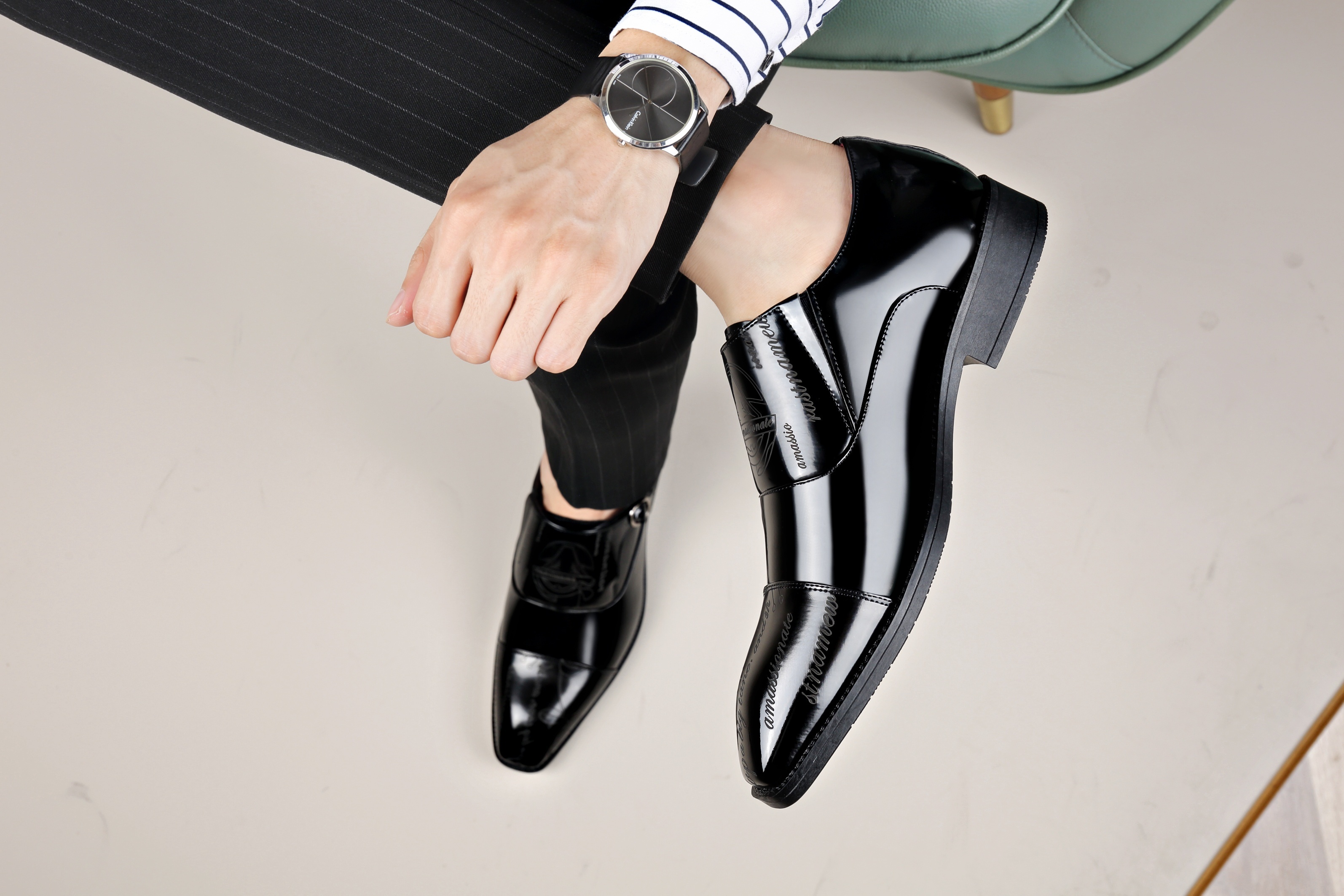 Fashionable Large Size Men'S Casual Shoes with Buckle Design, Beautiful And Elegant, Unique Pattern, Can Be Worn in All Seasons