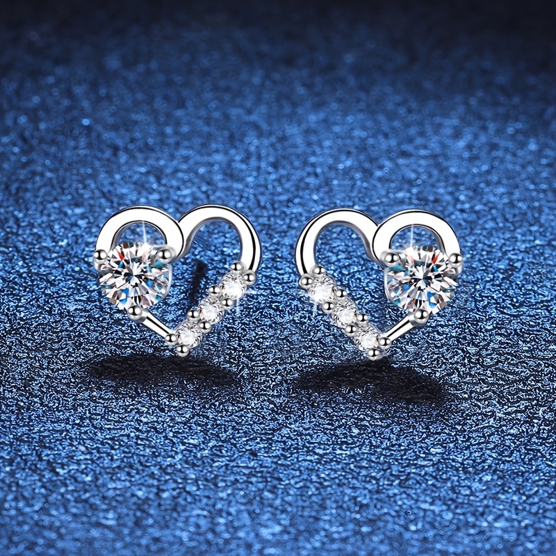 TEMU 1 di Orecchini da Donna Argentati a Forma di Cuore, Intarsiati in Rame con Zirconia , , Lussuosi e , Adatti per le Feste e Banquet di , Regali